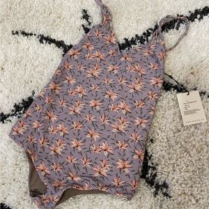 ACACIA NWT Capetown Full Piece in Lily Size MEDIUM